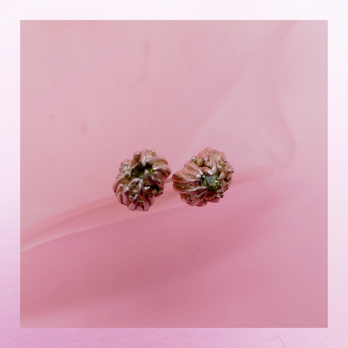 Sea anemone studs
