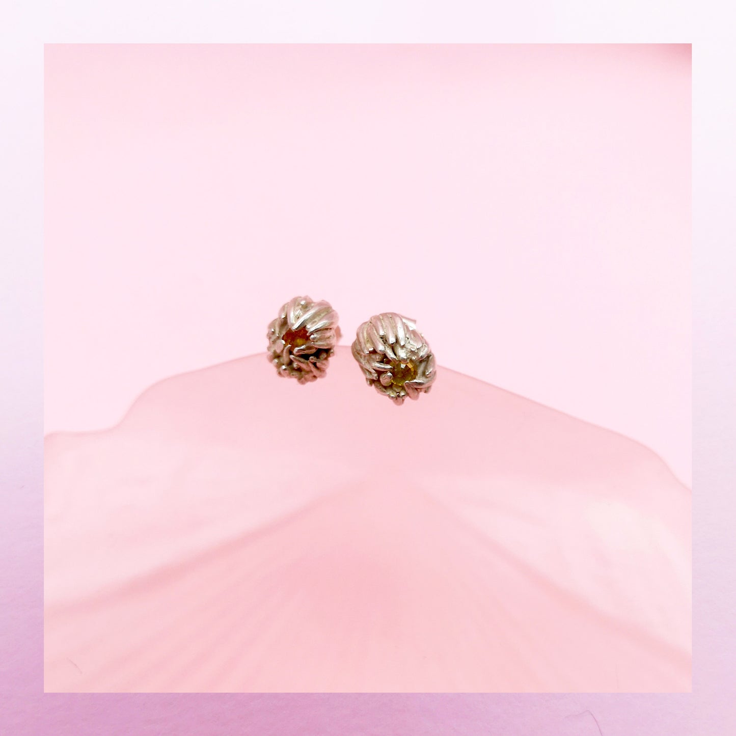 Sea anemone studs
